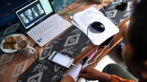 Mendikbud Bakal Bagikan Laptop ke Sekolah, Tanggapan DPR Mengejutkan