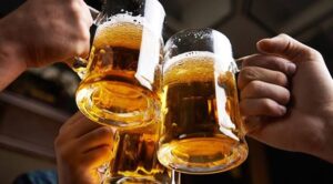Warning! Peminum Minuman Beralkohol Bakal Dibui 2 Tahun atau Didenda Rp50 Juta