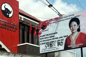 Baliho Puan Maharani Dicoret ‘Open BO’