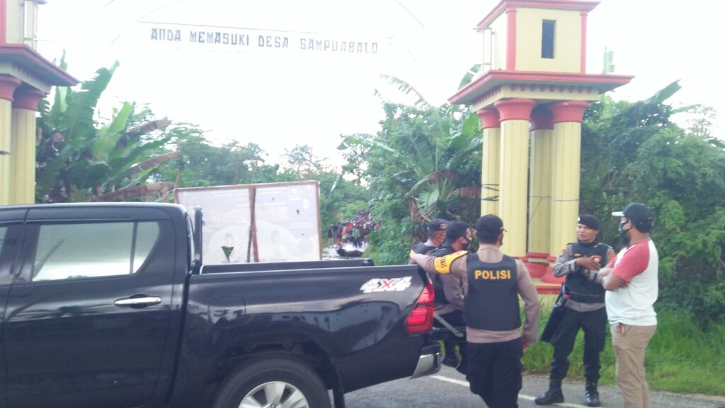 Satu Unit Warung di Gunung Jaya Buton Diduga Dirusak OTK, Jalan Menuju Sampuabalo Diblokir, Polisi dan TNI Siaga