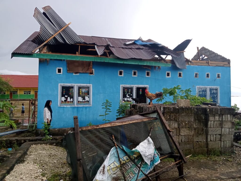 Dua Unit Sekolah dan Satu Rumah Warga di Buton Dihantam Angin Kencang, Siswa Berhamburan ke Luar