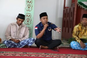 Rutinitas Jum’at Keliling, Ketua Fraksi Nasdem DPRD Buton Sabaruddin Paena Sumbang Dana Pembuatan Pagar Masjid Desa Kuraa