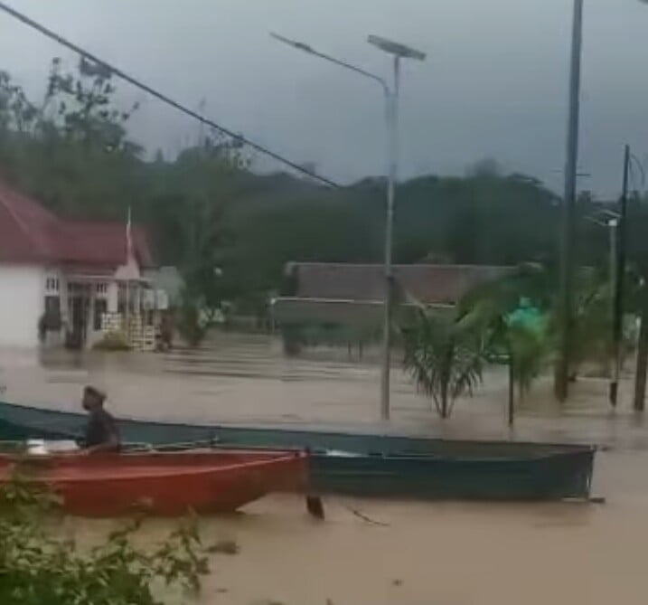Hujan Lebat, Satu Sekolah dan Kantor Desa di Buton Terendam Banjir