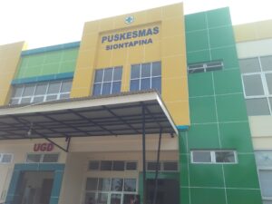 Belum Lama Diresmikan, Gedung Puskesmas Siotapina Nampak Retak, Plafon Terkelupas, Ini Kata Kadinkes Buton