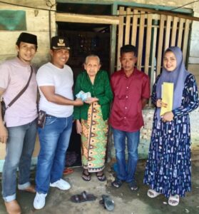 Ini Cara Kades Mopano Bagikan BLT Ekstrim kepada Warganya
