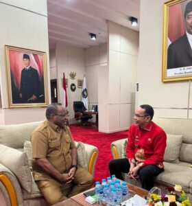 Wamendagri Beri Motivasi Pj Bupati Buton Tetap Bekerja dan Berikan yang Terbaik untuk Buton