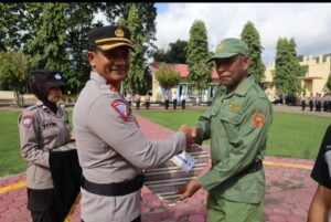 Anggota Linmas Desa Matanauwe Terima Penghargaan dari Polres Buton, Kades: Semoga Ini Jadi Spirit Baru Bangkitnya Linmas di Desa