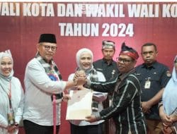 KPU Tetapkan H. Yusran dan Wa Ode Hamsinah Bolu sebagai Walikota dan Wawali Baubau Terpilih Periode 2025-2030