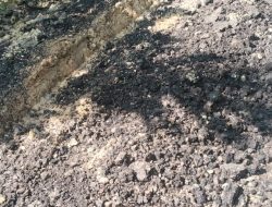 Proyek Pengaspalan Jalan di Rejosari Buton, Rusak Parah Usai Dikerjakan, Lapisan Pondasi atau Material Aspalnya?