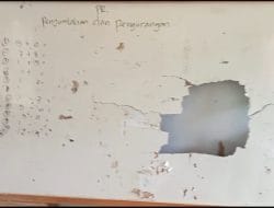 Memprihatinkan, Siswa di Buton Belajar dengan Papan Tulis Rusak, Sudah Berlangsung Selama 1 Tahun