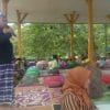 Sekjend Partai Nusantara Bersatu Darmin Ali Menyatu dengan Warga dalam Pesta Adat Napaktilas di Ambuau Indah Buton