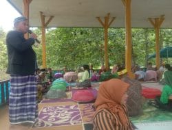 Sekjend Partai Nusantara Bersatu Darmin Ali Menyatu dengan Warga dalam Pesta Adat Napaktilas di Ambuau Indah Buton