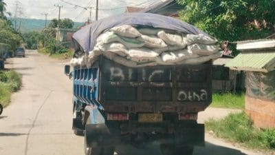 Tak Indahkan Peringatan Dishub Buton, PT Putindo Tetap Muat Aspal Gunakan Jalan Umum