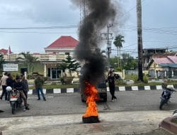 Sempat Diwarnai Aksi Protes, Lelang Aset Pailit Mantan Bupati Buton Umar Samiun Tetap Berjalan