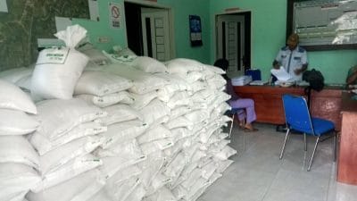203 KK di Desa Kinapani Makmur Keciprat Bansos 20 Kilo Beras dan 4 Liter Minyak Goreng