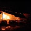 Breaking News: Kebakaran di Pasar Sore Buton, Satu Kios dan Dua Lapak Hangus Terbakar